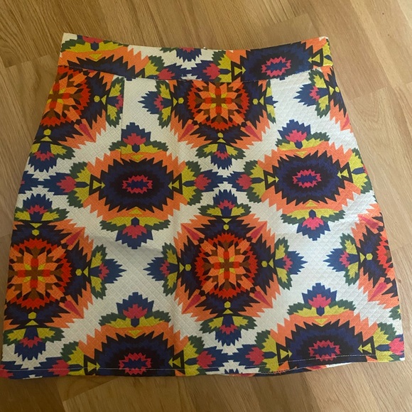 Fun bright printed mini skirt (from LF) - Picture 2 of 4
